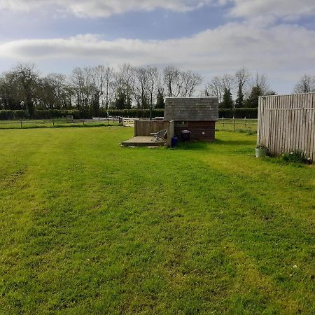 Glamping In Wiltshire The Green Knoll Is A Charm Chippenham  Exterior photo