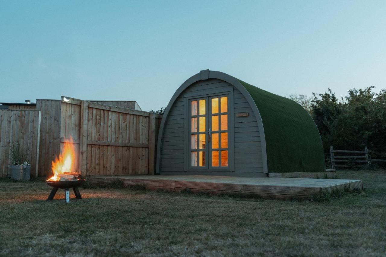 Glamping In Wiltshire The Green Knoll Is A Charm Chippenham  Exterior photo