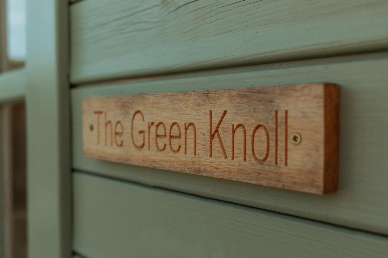 Glamping In Wiltshire The Green Knoll Is A Charm Chippenham  Exterior photo