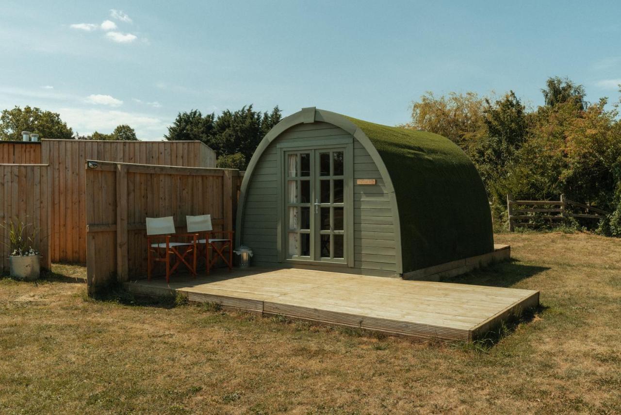 Glamping In Wiltshire The Green Knoll Is A Charm Chippenham  Exterior photo