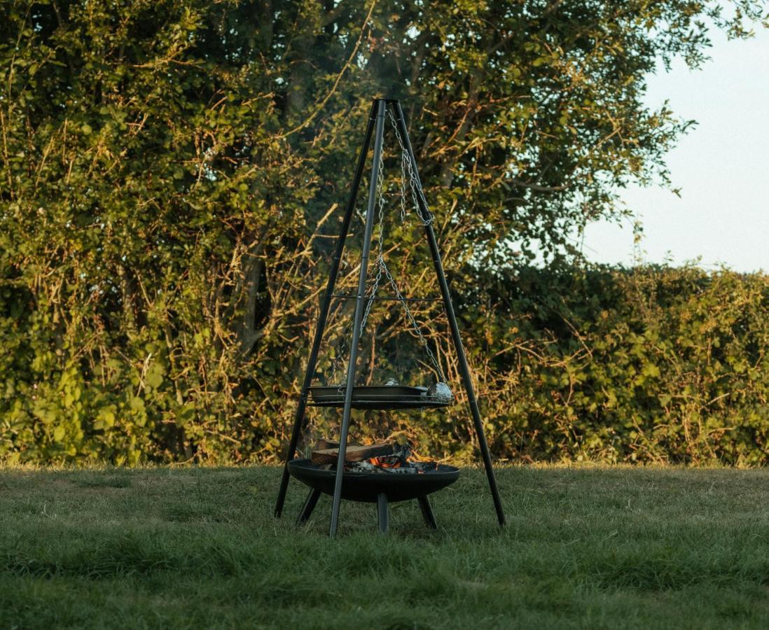 Glamping In Wiltshire The Green Knoll Is A Charm Chippenham  Exterior photo