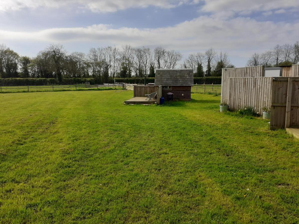Glamping In Wiltshire The Green Knoll Is A Charm Chippenham  Exterior photo