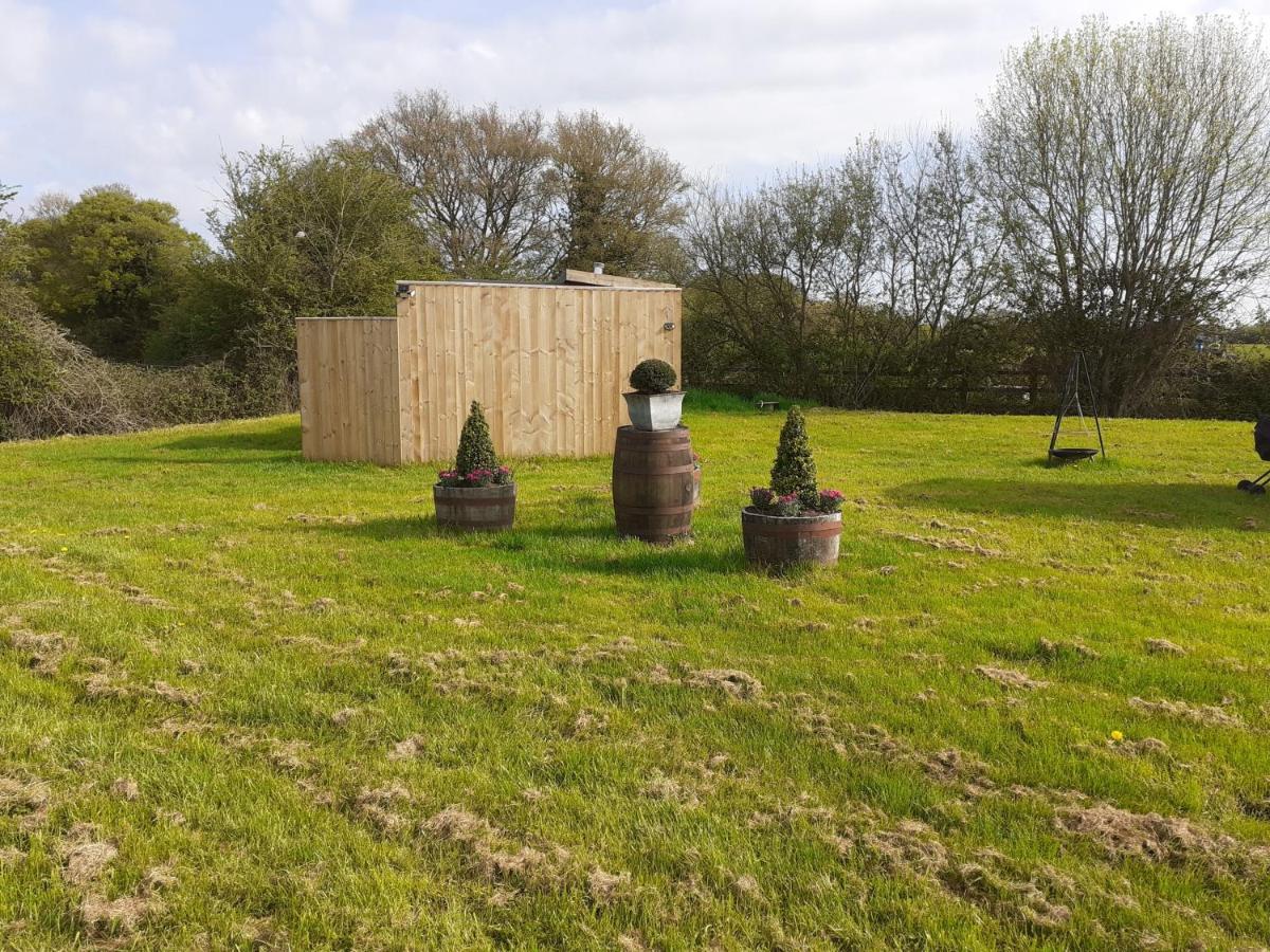 Glamping In Wiltshire The Green Knoll Is A Charm Chippenham  Exterior photo
