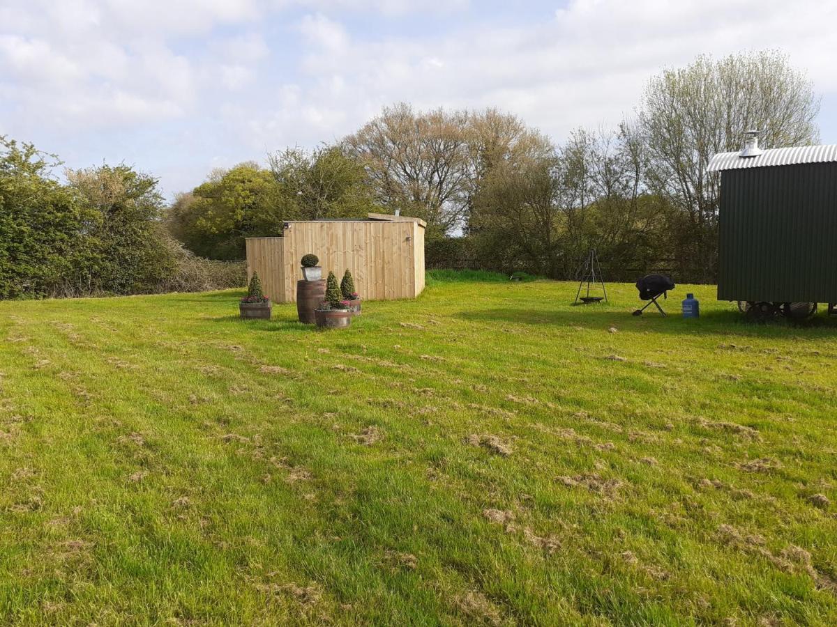 Glamping In Wiltshire The Green Knoll Is A Charm Chippenham  Exterior photo