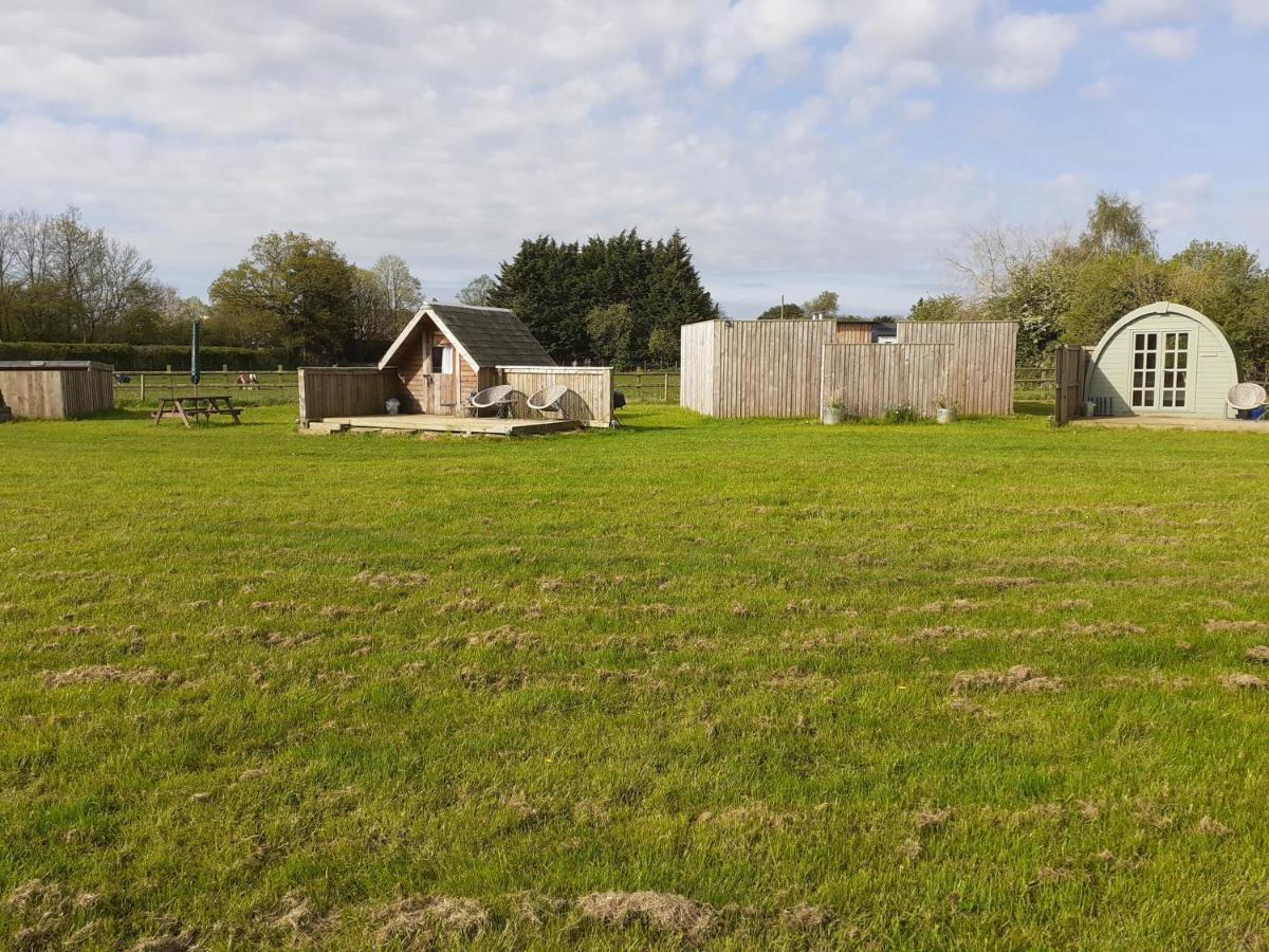 Glamping In Wiltshire The Green Knoll Is A Charm Chippenham  Exterior photo